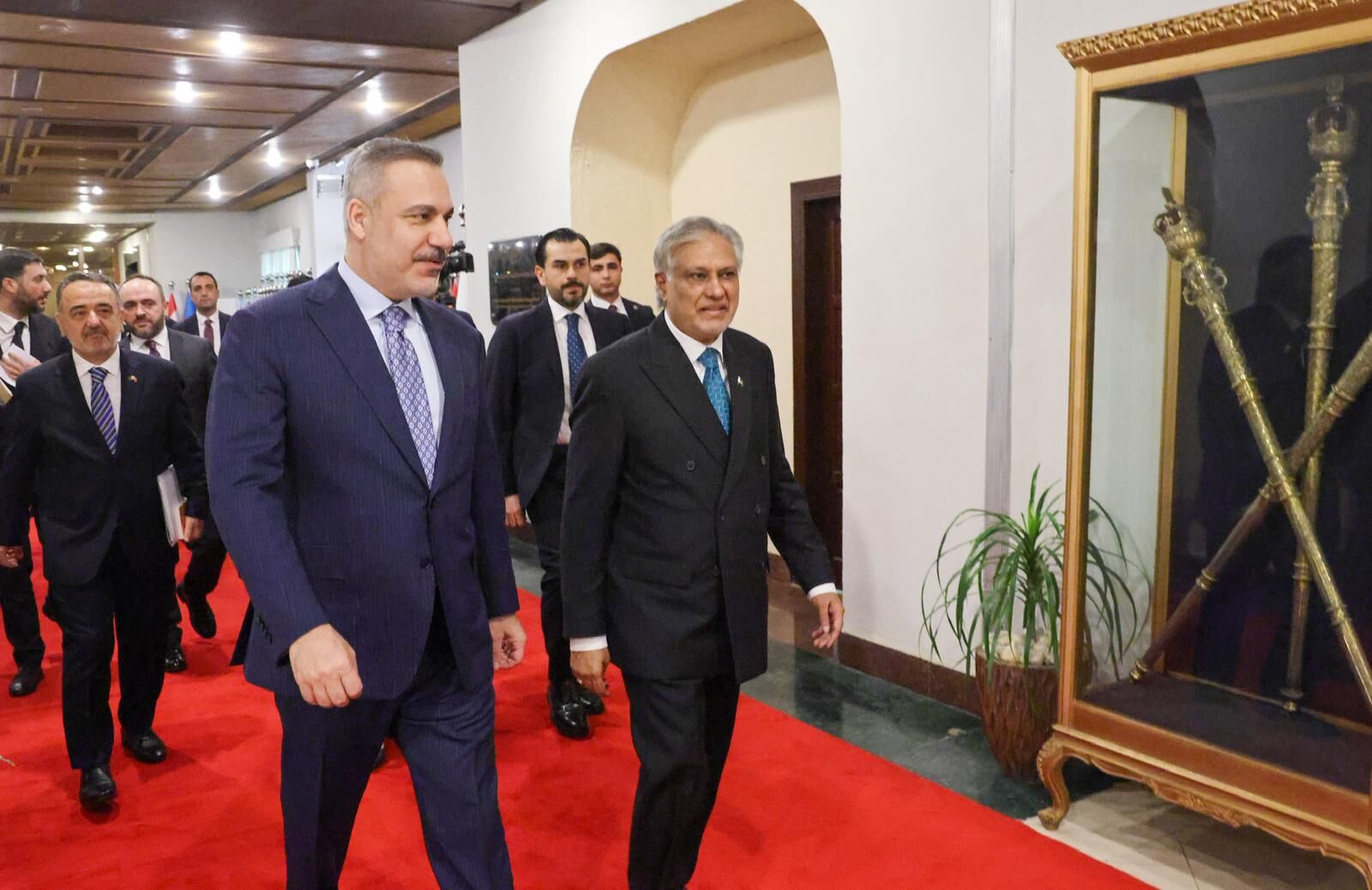 D I S I S L E R I B A K A N I F I D A N P A K I S T A N D I S I S L E 1234271 367064